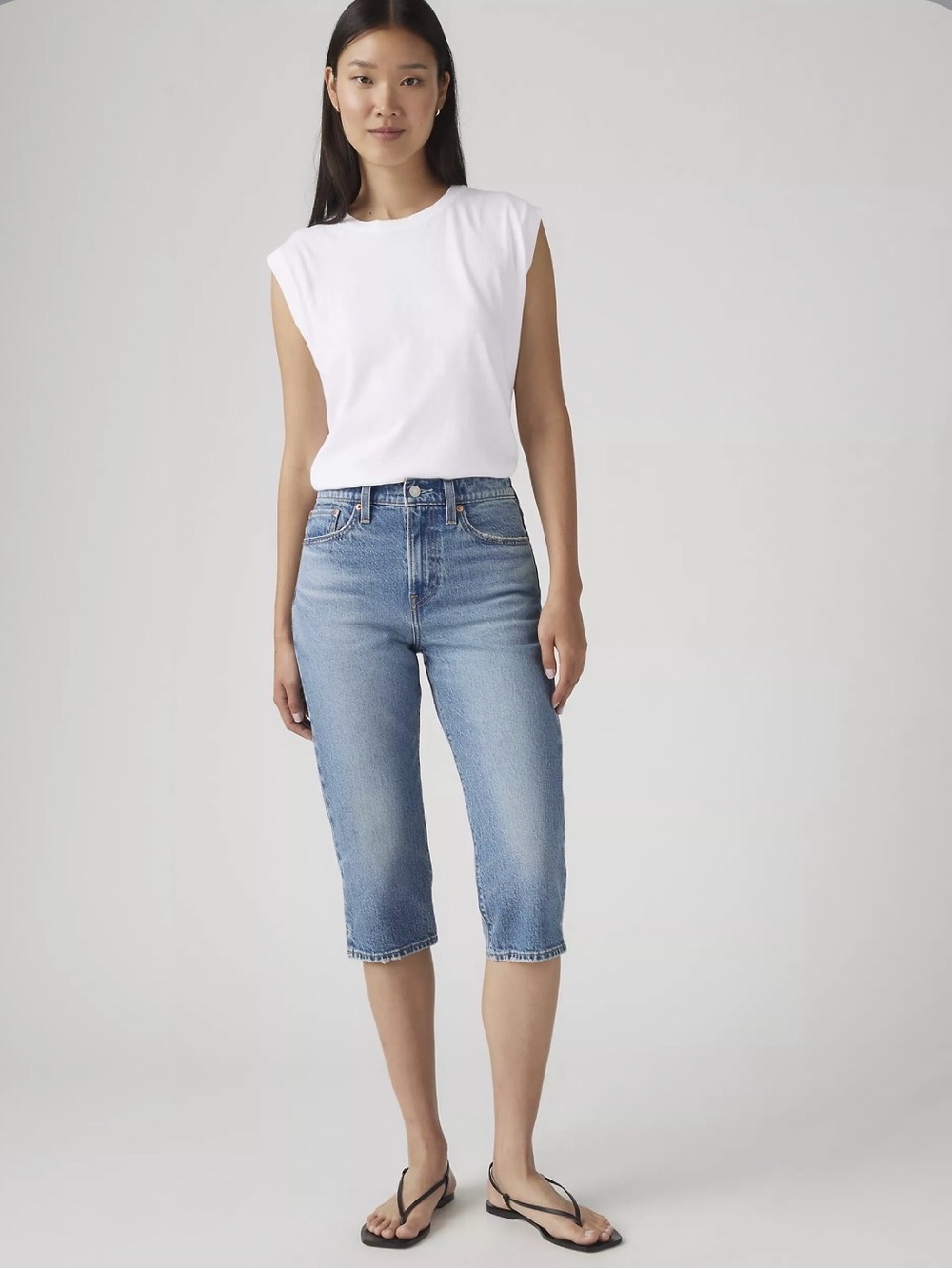 Levi’s Wedgie Capri Medium Wash | NWT
